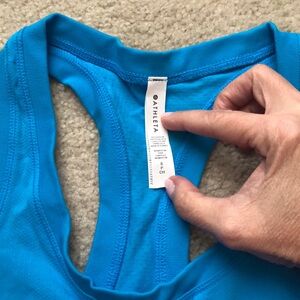 Athleta momentum tank size small